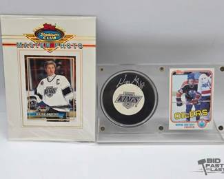 1824  Wayne Gretzky Signed Puck with Players Cards  Master Photo 
