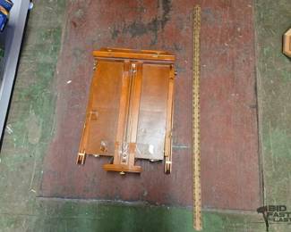 6120  Portable French Easel with Lufkin Measuring Stick 