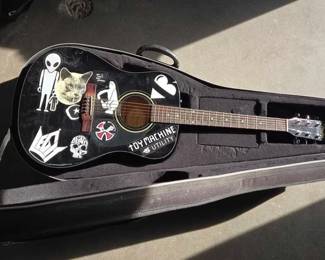 2650  Fender Acoustic Guitar  Road Runner Case 