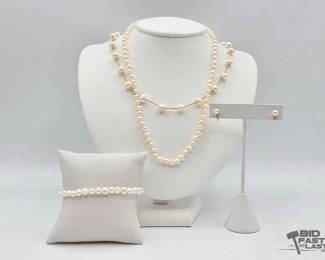 994  Pearl Necklaces, Bracelet and ClipOn Earrings, 40g 