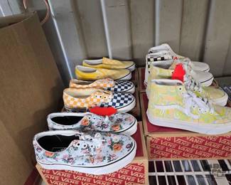 7024  NEW 5 Pairs of Vans Shoes 