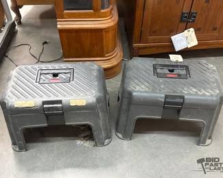 2696  2 Rubbermaid Step StoolsToolbox Combo 