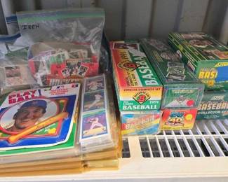 8018  Over 2000 Baseball, Hockey Trading Cards  Collectable Plaques 