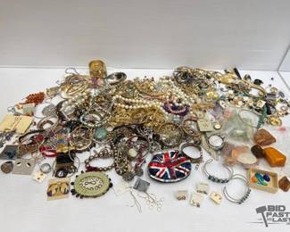 1024  Costume Jewelry 