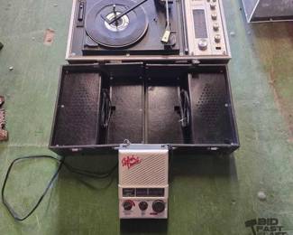 6068  Sanyo Radiophonograph  Splash Dance AmFm Shower Radio 