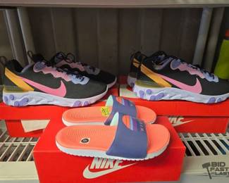 7068  NEW 3 Pairs of Nike Footwear 