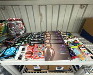 7536  NEW Silicone Disc, Locks, Waboba Pro Ball, Luggage Straps  More 