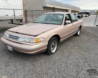 274  1996 Ford Crown Victoria  Low Mileage 