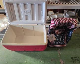 6074  Igloo Ice Chest and NEW TCL Cool Carry Rolling Cooler 