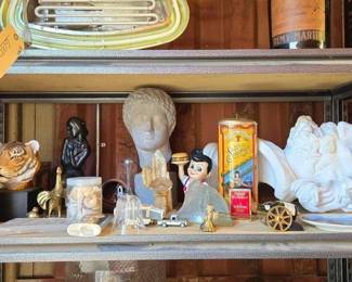 6004  Busts, Seashells, Figurines  More 