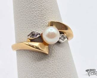 720  14k Yellow Gold Pearl  Diamond Ring, 2.98g 