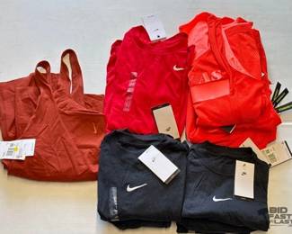 3406  NEW 19 Womens  Girls Nike Tops 
