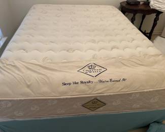 Chattam & Wells Queen Size Mattress and Box Springs