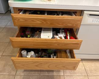 Lots of Kitchen Utensils including Pampered Chef Items