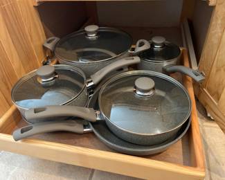 Pan Set Like New