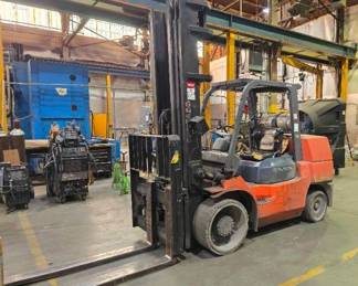 2007 Toyota 7FGCU70 LP Gas Forklift - 15,500 lb Capacity