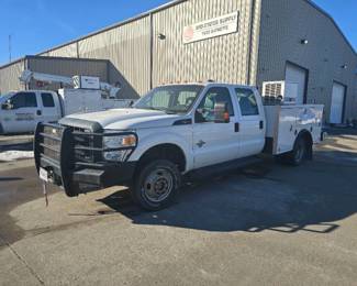 2015 Ford F550 4x4 Extended Cab Truck With Caseco Service Bed