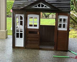Kids play house