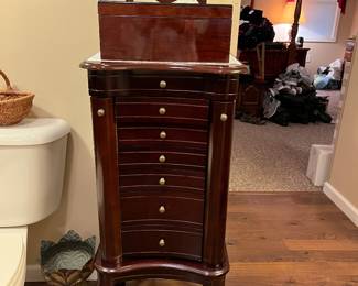 Jewelry chests 