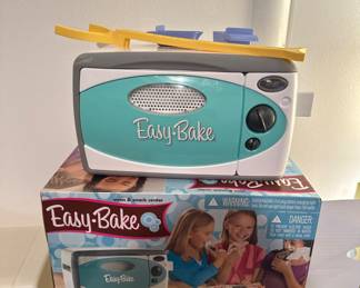Hasbro 2007 Easy Bake Oven & Snack Center & Accessories Mint Green 35230 w/Box