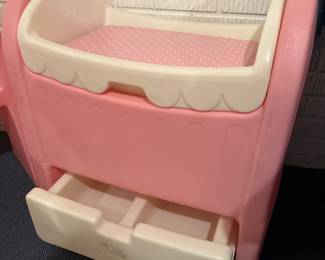 Vtg. Little Tikes Pink Baby Doll Changing Table Bassinet Cradle Crib Drawer 