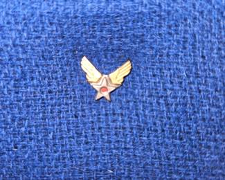 Vtg. WWII US Air Force Star w/ Wings Lapel Pin!
