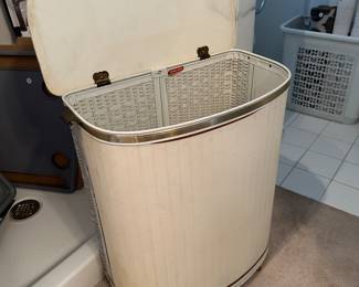 Vtg. Mid Century Modern Retro White Wicker Gold Laundry Hamper Pearl-Wick w/ Lucite Handles 