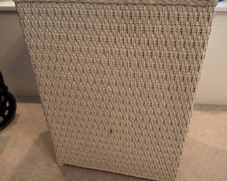 Vtg. MCM Woven Wicker Laundry Hamper Hinged Lid Vicki Ann Wicker 