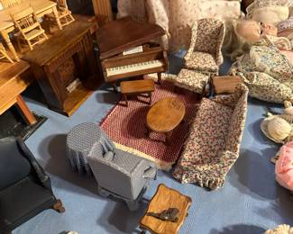 Lots Vintage Wooden Dollhouse Furniture & Accessories!! 
