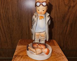 Goebel Hummel Doctor Puppendoctor #127!
