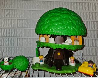Vtg. 1975 Kenner Tree Tots Family Tree House w/Accessories
