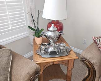Oak Finish End Table!
