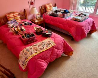 Twin Wood Beds & Mattresses!