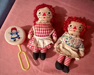  Vtg. Knickerbocker Raggedy Ann 7” Dolls & Vtg. 1974 Bobbs Merrill Co. Plastic Rattle Toy