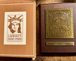 Vtg. 1992 Avon Statue of Liberty Brass Stamp Wood Plaque w/Box 