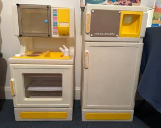 Vtg. Little Tikes Kitchen Stove Sink Microwave Oven Set
& Refrigerator/Freezer Set 