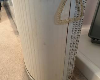 Vtg. Mid Century Modern Retro White Wicker Gold Laundry Hamper Pearl-Wick w/ Lucite Handles 