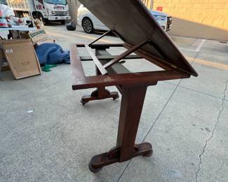 THIS ANTIQUE EARLY AMERICAN DRAFTING TABLE IS ONE HARD TO FIND PIECE IN INCREDIBLE CONDITION! A NICE PIECE FOR A DESIGNER, ARCHITECT, OR DRAFTSMAN!