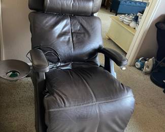 • Human Touch Anti-Gravity Chair- Nice Condition