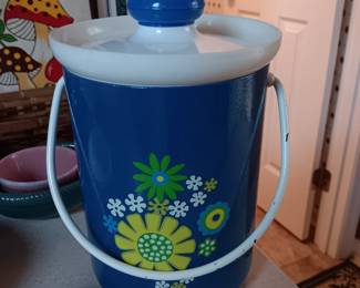 Ice bucket