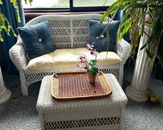 White Wicker Outdoor Furniture Set 