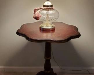 Wooden Tilt Top Side Table Accent Lamp