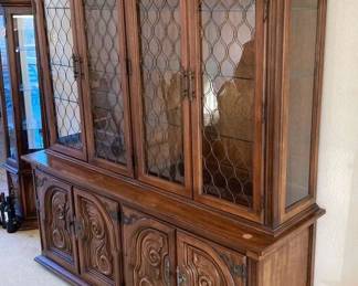 GA191VThomasville China Cabinet