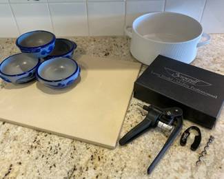 GA184Honey Can Do Pizza Stone And Le Creuset Screw Pull