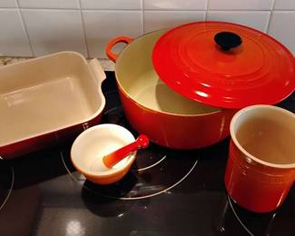 GA176Le Creuset Pots  Pans