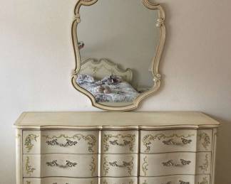 GA200VDrexel heritage nine drawer dresser and mirror