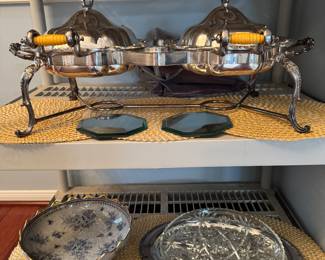 Stunning silver plated 2-piece serving from Wallace Baroque pattern. Bakelite handles!