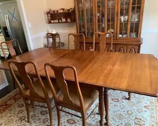#3	Thomasville drop side gate leg table with 2 leaves and 6 chairs 29-117x42x29	 $275.00 			
