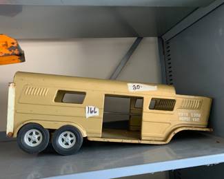 #166	Vista Dome horse van 16" long	 $20.00 			
