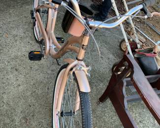 #241	Kent 7 Speed Women's Bicycle	 $50.00 			
